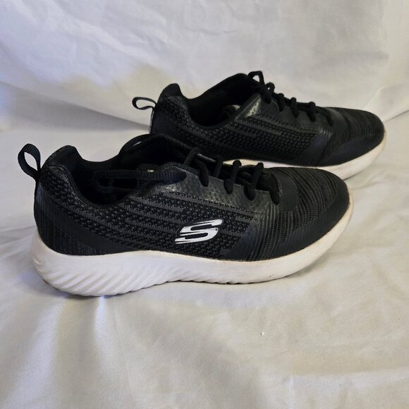 Skechers Women's Black/White Memory Foam Shoes 5M - Picture 1 of 7